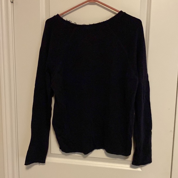 Navy blue sweater size medium - Picture 3 of 3